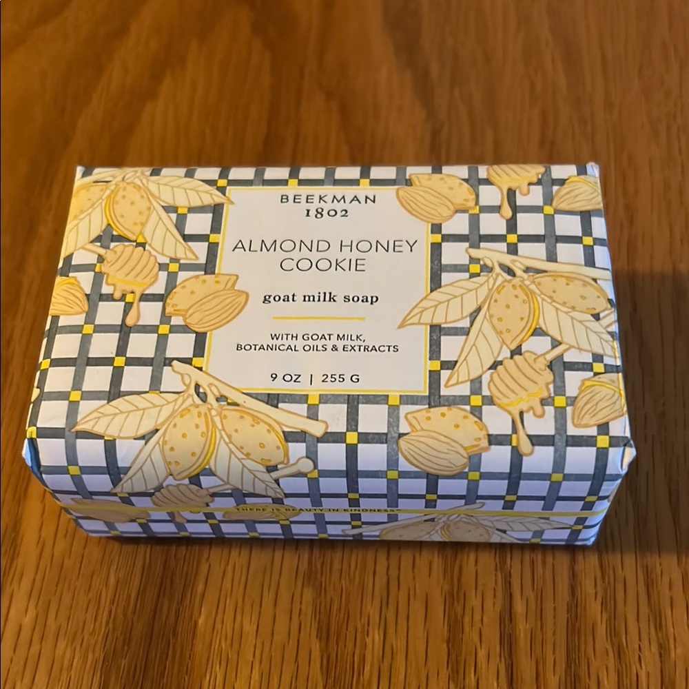 Beekman 1802 9 oz Almond Honey Cookie goat milk soap - Picture 1 of 2